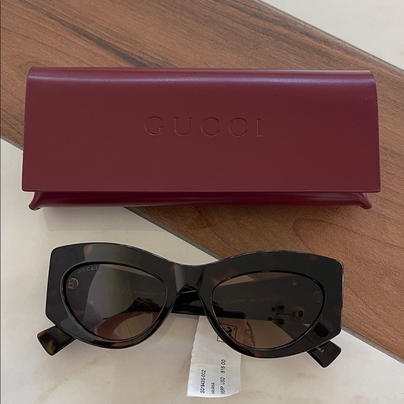 New Gucci Black and Brown Sunglasses